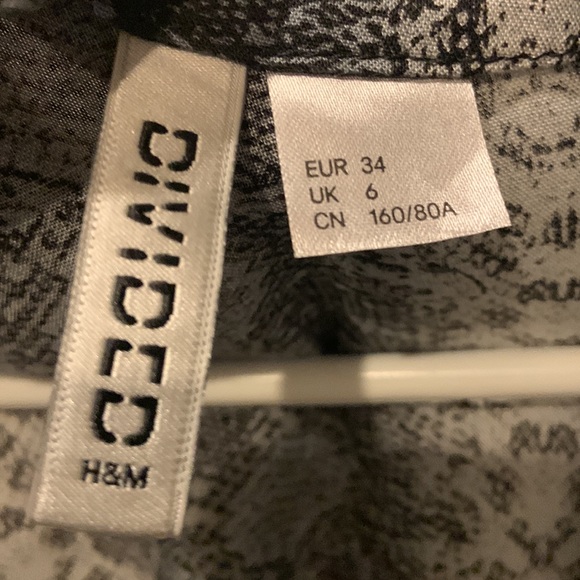 H&M snake print button up tie shirt - Picture 3 of 3